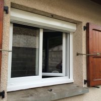 Fenêtre pvc avec volet roulant radio à Givors Fenêtre pvc avec volet roulant radio à Givors