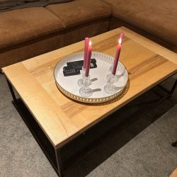 Table basse en Frêne massif et cadre acier soudé à Bussières Table basse en Frêne massif et cadre acier soudé à Bussières