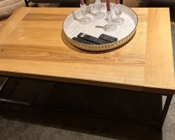 Table basse bois massif et pied en fer soudé St Just La Pendue Table basse bois massif et pied en fer soudé St Just La Pendue