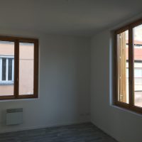 Fenêtre en bois massif avec volet persienne en bois à Saint-Etienne Fenêtre en bois massif avec volet persienne en bois à Saint-Etienne